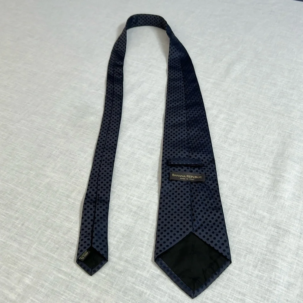 🌞 Banana Republic gray Tie w/black polka dots Made in Italy men one size